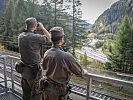 Soldaten am Brenner unterstützen die Polizei und verhindern illegale Grenzübertritte.