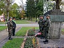 Am Denkmal der Salzburger Sappeure und Pioniere.