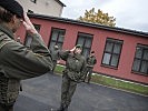 Meldung an den Höchstanwesenden, den Kommandanten der 7. Jägerbrigade, Brigadier Horst Hofer.