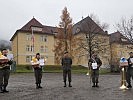 Militärkommandant Brigadier Hessel (m.) mit den Preisträgern der Militärmusik.