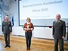 V.l.: General Brieger, Ministerin Tanner, Generalleutnant Schmidseder.