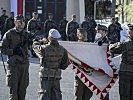 Stellvertretend für ihre Kameraden sprachen vier Grundwehrdiener ihr Treuegelöbnis an der Insignie des Gebirgskampfzentrums.