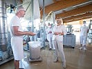 Verteidigungsministerin Tanner besuchte die Bäckerei Deiser in Baden bei Wien.