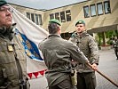 Brigadekommandant Brigadier Hofer übergibt das Kommando an Oberstleutnant Heiser.