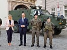 Brigadier Dieter Muhr, Verteidigungsministerin Klaudia Tanner und Landeshauptmann Thomas Stelzer.