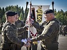 Brigadier Schier, l., übergibt das Kommando an Oberst Vitovec.