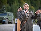 Verteidigungsministerin Klaudia Tanner am Truppenübungsplatz Hochfilzen.