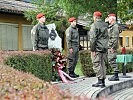 Kranzniederlegung beim feierlichen Traditionstag.