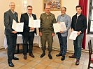 Brigadier Jawurek mit den Partnern des Militärkommandos.