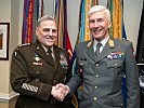 General Robert Brieger, r., mit General Mark A. Milley.