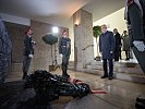 Bundespräsident Alexander Van der Bellen bei der Kranzniederlegung am Äußeren Burgtor.