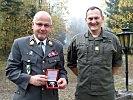 Generalmajor Wolfgang Wagner (r.) gratulierte Oberst Josef Schnöll zur Auszeichnung.
