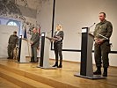 V.l.: Veterinärwesen-Referatsleiter Oberst Michael Kreiner, Verteidigungsministerin Klaudia Tanner und der Kommandant des Militärhundezentrums Oberst Otto Koppitsch.