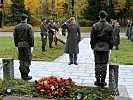 Generalmajor Wolfgang Wagner bei der Kranzniederlegung.