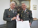 General Robert Brieger, l., mit Oberst a.D. Hermann Horst Hasenhütl.