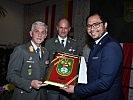 John Patrick Platzer übernahm die Auszeichnung für den Verein "Soldaten mit Herz".