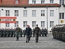 Abschreiten der Front mit dem Landtagsabgeordneten Marcus Schober.