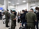 Auch am Flughafen Salzburg stehen Soldaten im Assistenzeinsatz.