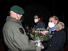 Brigadier Waldner bedankte sich bei der leitenden Ärztin der Impfstraße für die Unterstützung und das Engagement.