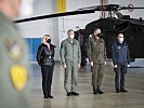 Verteidigungsministerin Klaudia Tanner übergab den dritten nachgerüsteten S-70 "Black Hawk"-Transporthubschrauber an die Truppe.