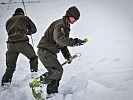 Die Suche nach Lawinenopfern mit und ohne Verschütteten-Suchgerät standen im Mittelpunkt der Übungsanlage.