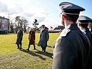 Abschreiten der angetretenen Truppe.