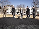 Ministerin Tanner beim Spatenstich zum Neubau in Stammersdorf.