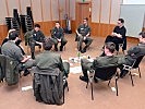 Die Diskussion mit den Politikerinnen und Politiker fand in kleinen Gruppen und Leitung von Moderatoren statt.