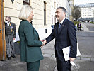 Ministerin Klaudia Tanner und der französische Botschafter Gilles Pécout.