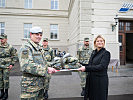 Die neuen Flecktarnuniformen wurden an das Kaderpersonal der Heeresunteroffiziersakademie übergeben.