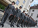 Leutnant Lisa Kreuzwirth (1.v.l.) und Wachtmeister Matthias Fuchs (3.v.l.) sprachen die Dankesworte im Namen der neuen Offiziere und Unteroffiziere.