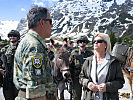 Ministerin Klaudia Tanner und der Kommandant der 6. Gebirgsbrigade, Brigadier Gerhard Pfeifer.