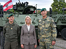 Verteidigungsministerin Klaudia Tanner bei ihrem Besuch in der Belgier-Kaserne.