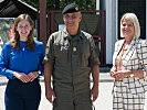 Jugendstaatssekretärin Plakolm, Brigadier Muhr und Verteidigungsministerin Tanner.