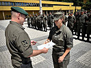 Für ihren dreimonatigen Einsatz wurden die Soldaten mit einer Urkunde und einer Medaille ausgezeichnet.