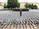 Kurze Ansprache vor der Waffenübergabe des Kompaniekommandanten an die Soldaten.