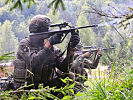 Panzergrenadiere üben den Einsatz im alpinen Gelände.