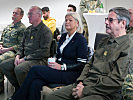 Erste Reihe, v.l.: Brigadekommandant Horst Hofer, Militärkommandant Heinz Zöllner, Ministerin Klaudia Tanner, Milizbeauftragter Erwin Hameseder.