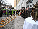 Musikalische Untermalung der Weihnachtsfeier im Kommandogebäude Oberst Bilgeri mit Alphörnern.