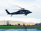 Übung mit dem Sanitäter des Teams am Flugplatz Hohenems.