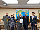 Japanisches Verteidigungsministerium, v.l.: Verteidigungsattaché Göttlicher, Botschafterin Bertagnoli, Vizeminister Oka, Generalsekretär Kammel.