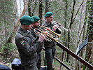 Untermalt wurde das kurze Gedenken von Bläsern der Militärmusik.