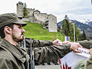 Vor den Vertreten von Bund, Land, Bundesheer und den Freunden und Verwandten gelobten die jungen Rekruten Österreich und der Bevölkerung zu dienen.