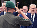 Bundespräsident Alexander Van der Bellen wurde in Bregenz militärisch begrüßt.