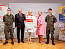 Verteidigungsministerin Klaudia Tanner, Rotkreuz- Präsident Gerald Schöpfer und die Repräsentantin des "Lions Clubs International", Eva- Maria Franke.