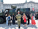 Am Heldenplatz ausgestellte Fahrzeuge der polnischen Armee und des Österreichischen Bundesheeres.