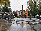 Kranzniederlegung am Rainer-Obelisk.