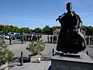 Die Teilnehmerinnen und Teilnehmer treffen am Samstagmorgen in der Maria-Theresien-Kaserne ein.