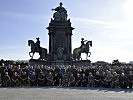 Gemeinsames Gruppenfoto am Maria-Theresien-Platz.