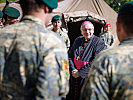 Militärbischof Werner Freistetter bei den Soldaten in Lourdes.